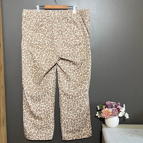 Torrid Weekend Mid Rise Wide Leg Leopard Pant - Picture 4 of 14
